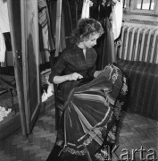 Kwiecień 1958, Otrębusy, Polska.
Dwór 