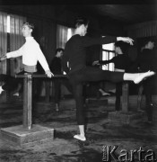 Kwiecień 1958, Otrębusy, Polska.
Dwór 