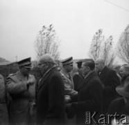 18.10.1958, Warszawa, Polska.
Władysław Gomułka, Aleksander Zawadzki i Józef Cyrankiewicz na Dworcu Głównym po powrocie z podróży do Moskwy.
Fot. Romuald Broniarek, zbiory Ośrodka KARTA