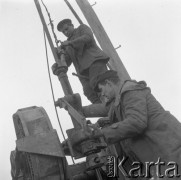 Styczeń 1959, Tarnobrzeg, Polska. 
Budowa kopalni siarki, robotnicy podczas pracy.
Fot. Romuald Broniarek, zbiory Ośrodka KARTA