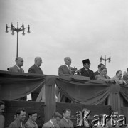 1.05.1959, Warszawa, Polska. 
Obchody święta 1 Maja, trybuna honorowa, przemawia I sekretarz KC PZPR Władysław Gomułka, drugi od lewej premier Józef Cyrankiewicz, piąty przewodniczący Rady Państwa Aleksander Zawadzki.
Fot. Romuald Broniarek, zbiory Ośrodka KARTA