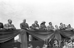 1.05.1959, Warszawa, Polska. 
Obchody święta 1 Maja, trybuna honorowa, drugi od lewej stoi premier Józef Cyrankiewicz, następni kolejno: I sekretarz KC PZPR Władysław Gomułka, prezydent Indonezji Ahmed Sukarno, przewodniczący Rady Państwa  Aleksander Zawadzki.
Fot. Romuald Broniarek, zbiory Ośrodka KARTA