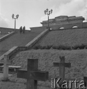 Marzec 1975, Warszawa, Polska.
Muzeum X Pawilonu Cytadeli Warszawskiej. Schody prowadzące do Bramy Straceń, na pierwszym planie krzyże symbolicznego cmentarza straconych na stokach Cytadeli.
Fot. Romuald Broniarek/KARTA
