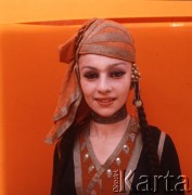 Kwiecień 1975, Warszawa, Polska.
Dni Kultury Radzieckiej, koncert galowy w Sali Kongresowej Pałacu Kultury i Nauki, tancerka w stroju regionalnym.
Fot. Romuald Broniarek/KARTA