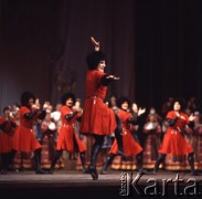 Kwiecień 1975, Warszawa, Polska.
Dni Kultury Radzieckiej, koncert galowy w Sali Kongresowej Pałacu Kultury i Nauki. Występ zespołu gruzińskiego.
Fot. Romuald Broniarek/KARTA