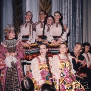 Kwiecień 1975, Warszawa, Polska.
Dni Kultury Radzieckiej, koncert galowy w Sali Kongresowej Pałacu Kultury i Nauki, członkowie zespołów folklorystycznych.
Fot. Romuald Broniarek/KARTA
