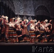 Kwiecień 1975, Warszawa, Polska.
Dni Kultury Radzieckiej, koncert galowy w Sali Kongresowej Pałacu Kultury i Nauki. Występ zespołu folklorystycznego.
Fot. Romuald Broniarek/KARTA
