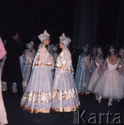 Kwiecień 1975, Warszawa, Polska.
Dni Kultury Radzieckiej, koncert galowy w Sali Kongresowej Pałacu Kultury i Nauki, tancerze za kulisami.
Fot. Romuald Broniarek/KARTA
