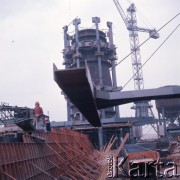 Październik 1975, Dąbrowa Górnicza, woj. Katowice, Polska.
Budowa Huty Katowice, robotnicy pracujący w kaskach i odzieży ochronnej.
Fot. Romuald Broniarek/KARTA
