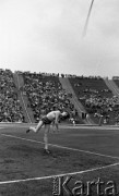 Maj 1959, Warszawa, Polska.
Mecz Lekkoatletyczny Polska - Związek Radziecki na Stadionie Dziesięciolecia, zawodniczka rzuca oszczepem.
Fot. Romuald Broniarek/KARTA