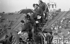 Maj 1959, Warszawa, Polska.
Mecz Lekkoatletyczny Polska - Związek Radziecki na Stadionie Dziesięciolecia, sędziowie siedzą na podwyższeniu.
Fot. Romuald Broniarek/KARTA