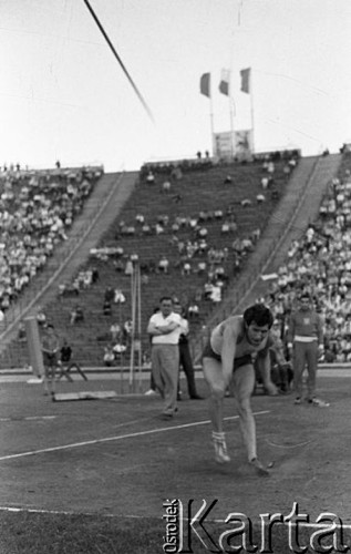 Maj 1959, Warszawa, Polska.
Mecz Lekkoatletyczny Polska - Związek Radziecki na Stadionie Dziesięciolecia, zawodnik rzucający oszczepem.
Fot. Romuald Broniarek/KARTA