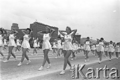 22.07.1959, Warszawa, Polska. 
Obchody piętnastolecia PRL, defilada wojskowo-sportowa, kobiety w strojach sportowych, w tle budynki przy ulicy Marszałkowskiej.
Fot. Romuald Broniarek/KARTA