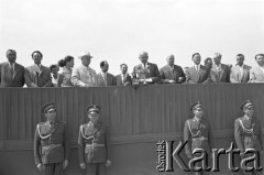 22.07.1959, Warszawa, Polska. 
Na uroczyste obchody piętnastolecia PRL przybył do Polski I sekretarz KC KPZR Nikita Chruszczow, powitanie gościa na lotnisku Okęcie. Przemawia I sekretarz KC PZPR Władysław Gomułka, za nim kolejno stoją premier Józef Cyrankiewicz i przewodniczący Rady Państwa Aleksander Zawadzki, w białym garniturze i kapeluszu Chruszczow, przed trybuną żołnierze Ludowego Wojska Polskiego.
Fot. Romuald Broniarek/KARTA