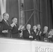 21.07.1959, Warszawa, Polska. 
Akademia w przeddzień piętnastolecia PRL, fragment trybuny honorowej, czwarty od lewej stoi I sekretarz KC KPZR Nikita Chruszczow, za nim przewodniczący Rady Państwa Aleksander Zawadzki, NN, premier Józef Cyrankiewicz. 
Fot. Romuald Broniarek/KARTA