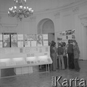 Marzec 1976, Warszawa, Polska.
Młodzież zwiedzająca Muzeum Lenina.
Fot. Romuald Broniarek/KARTA