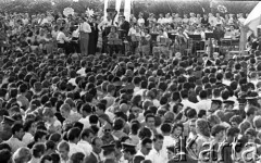 22.07.1959, Warszawa, Polska.
Tłum warszawiaków podczas festynu z okazji piętnastolecia PRL.
Fot. Romuald Broniarek/KARTA