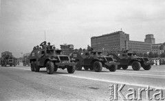 22.07.1959, Warszawa, Polska.
Uroczyste obchody piętnastolecia PRL z udziałem Nikity Chruszczowa, I sekretarza KC KPZR. Przejazd samochodów opancerzonych.
Fot. Romuald Broniarek/KARTA