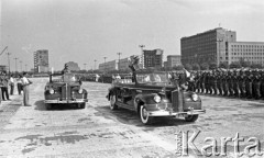 22.07.1959, Warszawa, Polska.
Uroczyste obchody piętnastolecia PRL z udziałem Nikity Chruszczowa, I sekretarza KC KPZR. Przejazd limuzyn z dowódcami Ludowego Wojska Polskiego.
Fot. Romuald Broniarek/KARTA