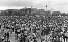 22.07.1959, Warszawa, Polska.
Uroczyste obchody piętnastolecia PRL z udziałem Nikity Chruszczowa, I sekretarza KC KPZR. Tłum warszawiaków zgromadzony na Placu Defilad.
Fot. Romuald Broniarek/KARTA