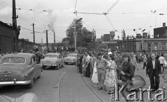 Lipiec 1959, Katowice, Polska.
Obchody piętnastolecia PRL, przejazd radzieckiej delegacji z Nikitą Chruszczowem na czele - z prawej transparent na ścianie budynku: 
