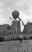 Lipiec 1959, Katowice, Polska.
Obchody piętnastolecia PRL, tłum na trasie przejazdu radzieckiej delegacji z Nikitą Chruszczowem na czele.
Fot. Romuald Broniarek/KARTA