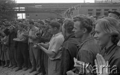 Lipiec 1959, Katowice, Polska.
Obchody piętnastolecia PRL. Robotnicy na wiecu z udziałem Nikity Chruszczowa.
Fot. Romuald Broniarek/KARTA