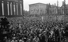 Lipiec 1959, Katowice, Polska.
Obchody piętnastolecia PRL. Mieszkańcy miasta na wiecu z udziałem Nikity Chruszczowa.
Fot. Romuald Broniarek/KARTA