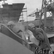 Maj 1976, Szczecin, Polska.
Stocznia im. Adolfa Warskiego, spawacze podczas pracy.
Fot. Romuald Broniarek/KARTA
