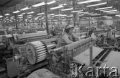 Lipiec 1976, Łódź, Polska.
Hala produkcyjna Zakładów Włókienniczych im. Feliksa Dzierżyńskiego.
Fot. Romuald Broniarek/KARTA