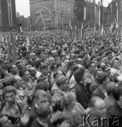 Lipiec 1959, Katowice, Polska.
Obchody piętnastolecia PRL. Mieszkańcy miasta na wiecu z udziałem Nikity Chruszczowa.
Fot. Romuald Broniarek/KARTA