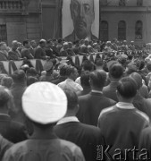 Lipiec 1959, Katowice, Polska.
Obchody piętnastolecia PRL. Na trybunie stoją m.in: Nikita Chruszczow, Edward Gierek i Władysław Gomułka, w tle wisi portret Włodzimierza Lenina.
Fot. Romuald Broniarek/KARTA