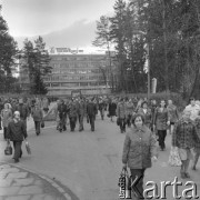 Październik 1976, Nowy Targ, Polska.
Pracownicy fabryki obuwia 