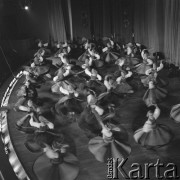 Luty 1977, Warszawa, Polska.
Sala Kongresowa w Pałcu Kultury i Nauki, występ Zespołu Pieśni i Tańca 