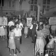 Lipiec 1959, Sandomierz, Polska. 
Zabawa taneczna podczas Międzynarodowego Obozu Studenckiego, tańczące pary.
Fot. Romuald Broniarek/KARTA