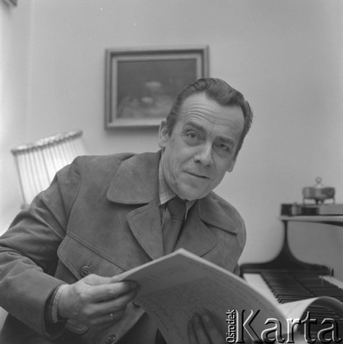 Marzec 1978, Warszawa, Polska.
Dyrygent i kompozytor Henryk Czyż, portret.
Fot. Romuald Broniarek/KARTA