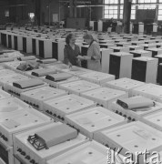 Marzec 1978, Wronki, Polska.
Fabryka WROMET produkująca kuchenki gazowe, pracownice magazynu.
Fot. Romuald Broniarek/KARTA