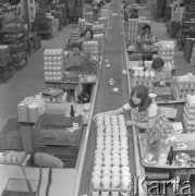 Kwiecień 1978, Chodzież, Polska.
Zakłady Porcelany i Porcelitu, pracownice zdejmują kubki z taśmy produkcyjnej.
Fot. Romuald Broniarek/KARTA