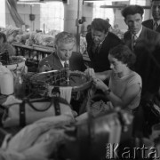 Sierpień 1959, Żyrardów, Polska.
Piotr Abrasimow, ambasador ZSRR w Polsce, odwiedza Zakłady Lniarskie w Żyrardowie.
Fot. Romuald Broniarek/KARTA