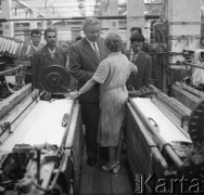 Sierpień 1959, Żyrardów, Polska.
Piotr Abrasimow, ambasador ZSRR w Polsce, odwiedza Zakłady Lniarskie w Żyrardowie.
Fot. Romuald Broniarek/KARTA