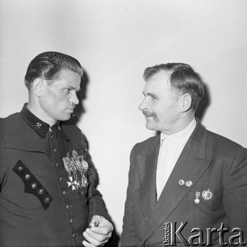 Styczeń 1960, Warszawa, Polska.
VI Krajowy Zjazd TPPR, delegaci rozmawiają w kuluarach.
Fot. Romuald Broniarek/KARTA