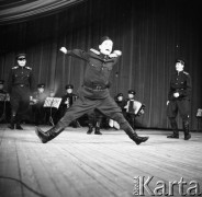 Styczeń 1960, Warszawa, Polska.
VI Krajowy Zjazd TPPR, występ radzieckiego wojskowego zespołu pieśni i tańca.
Fot. Romuald Broniarek/KARTA