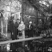 Styczeń 1960, Poznań, Polska.
VI Krajowy Zjazd TPPR, radziecka delegacja zwiedza poznańską Palmiarnię.
Fot. Romuald Broniarek/KARTA