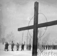 Styczeń 1960, Oświęcim, Polska.
VI Krajowy Zjazd TPPR, radziecka delegacja zwiedza obóz koncentracyjny Auschwitz-Birkenau.
Fot. Romuald Broniarek/KARTA