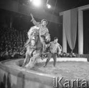 Luty 1960, Warszawa, Polska.
Występy cyrku 