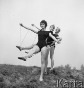 Kwiecień 1960, Warszawa, Polska.
Ćwiczenia studentek Akademii Wychowania Fizycznego.
Fot. Romuald Broniarek/KARTA