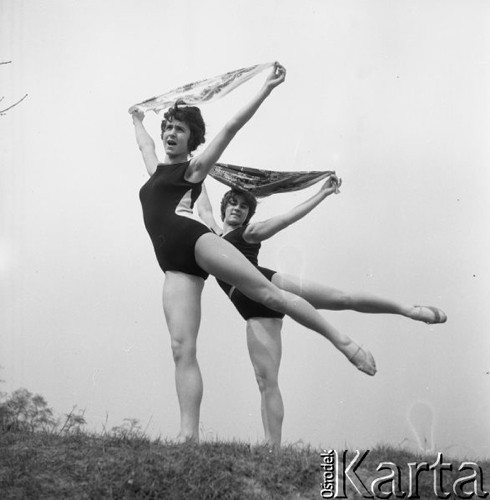 Kwiecień 1960, Warszawa, Polska.
Ćwiczenia studentek Akademii Wychowania Fizycznego.
Fot. Romuald Broniarek/KARTA