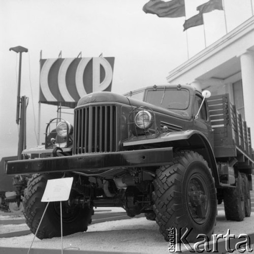 15.06.1961, Poznań, Polska.
Międzynarodowe Targi Poznańskie, samochód ciężarowy wyprodukowany w Związku Radzieckim.
Fot. Romuald Broniarek/KARTA