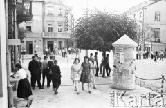 Lipiec 1961, Chełm, Polska.
Skrzyżowanie ulicy Lubelskiej i Strażackiej, w tle kino 