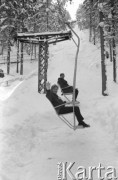 18-27.02.1962, Zakopane, Polska. 
Turyści na wyciągu krzesełkowym.
Fot. Romuald Broniarek/KARTA